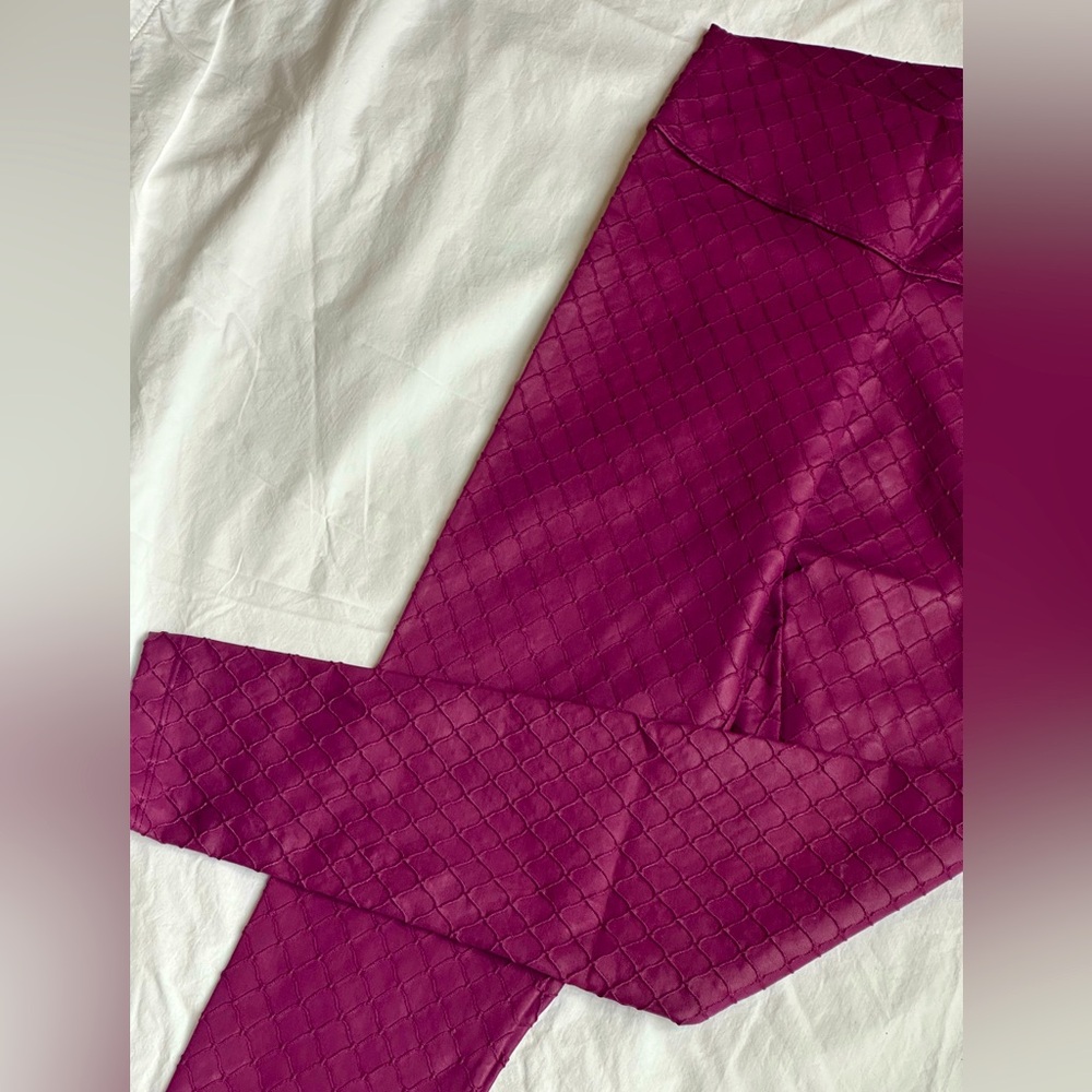 Designer Quality Textured Faux Leather Leggings - M -Maroon